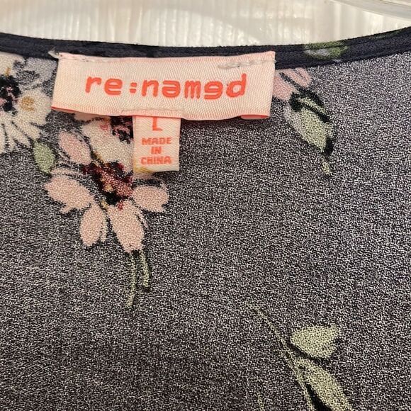 ✨Re:named Gray Floral Maxi Wrap Dress with Flutter Sleeves - Picture 2 of 6